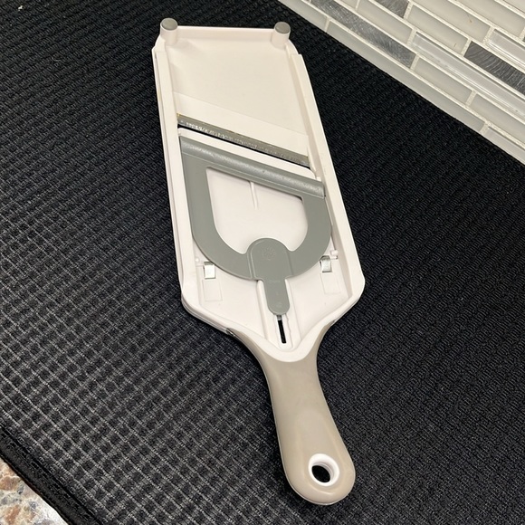 Pampered Chef Simple Mandolin Vegetable, Fruit, & Cheese Slicer - Picture 6 of 8